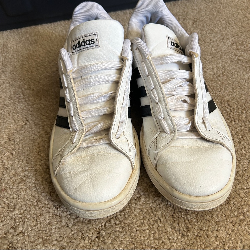 Adidas Women’s Classic Black & White Sneakers Size 7 - Picture 2 of 9